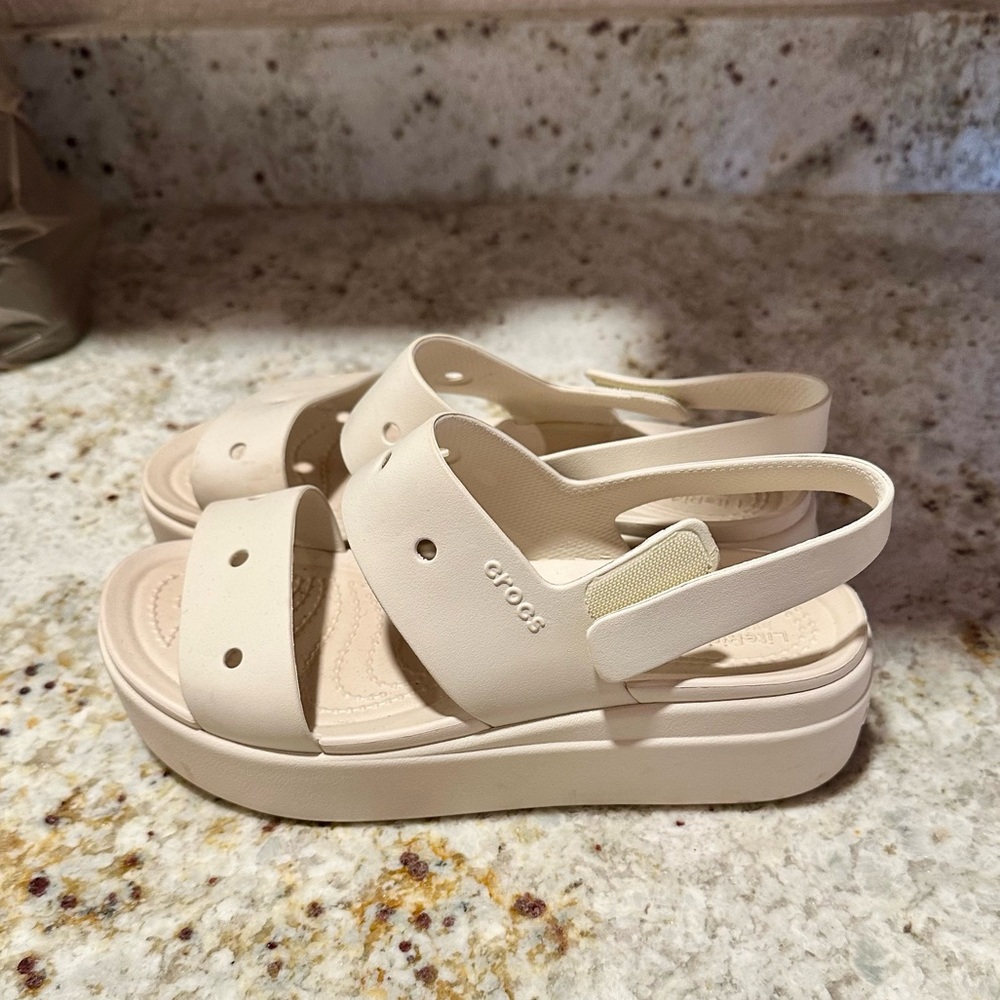 CROCS Cream Platform Sandals